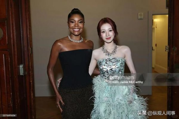 配资搜 这跟不穿有啥区别？纽约这天，中日韩女星PK，Rose真空抢镜好干瘪