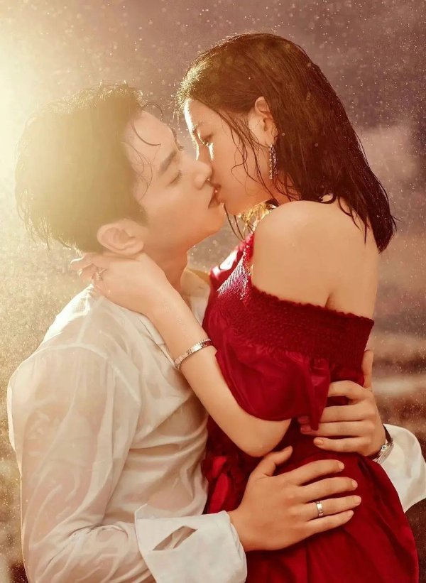 国内十大配资平台排名 陈晓陈妍希离婚后状态反差！男方暴瘦接烂片，女方带娃游日本笑容灿烂